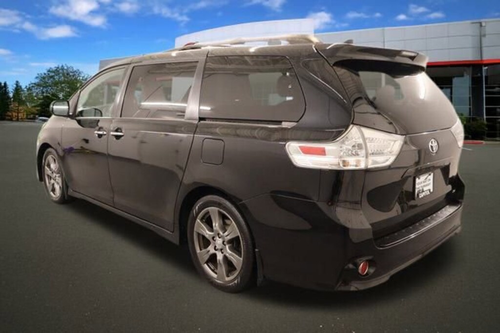 Used 2019 Toyota Sienna SE Van