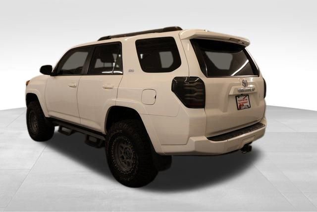 2019 Toyota 4Runner SR5 photo 4