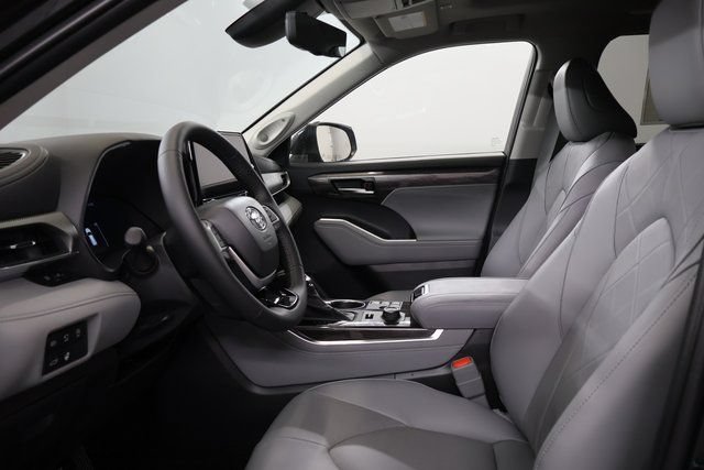 2026 Toyota Highlander Platinum - Photo 12