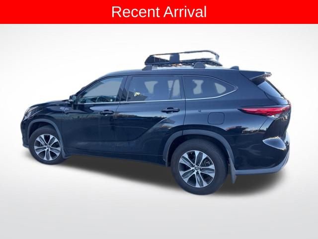 2022 Toyota Highlander XLE photo 3