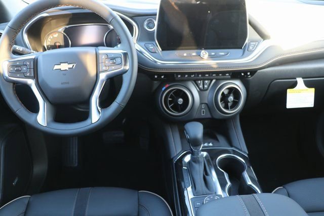 2025 Chevrolet Blazer Premier photo 3