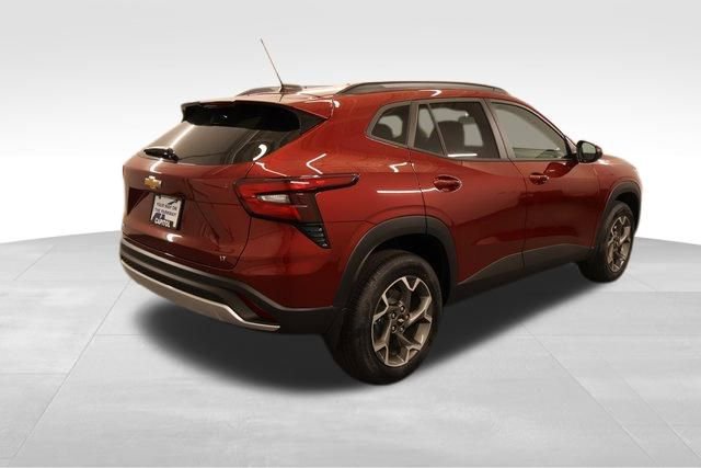 2025 Chevrolet Trax LT photo 2