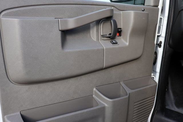 2025 Chevrolet Express Cargo Work Van - Photo 18