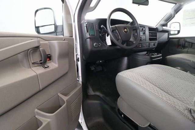 2025 Chevrolet Express Cargo Work Van - Photo 9