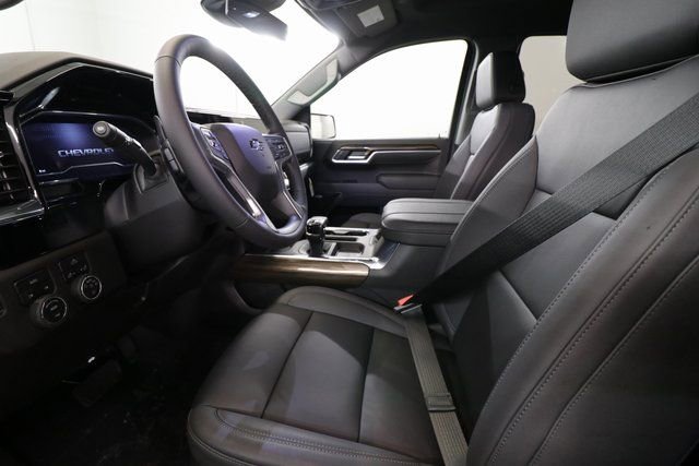 2025 Chevrolet Silverado 1500 RST photo 4