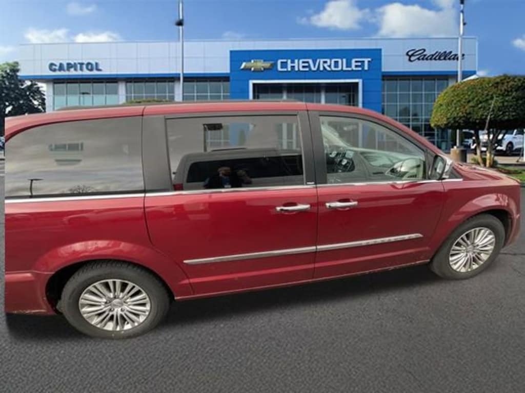 Used 2013 Chrysler Town & Country Touring-L
