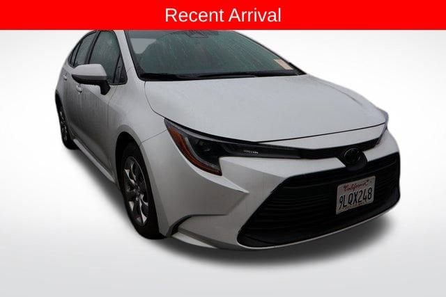 2024 Toyota Corolla LE's photo