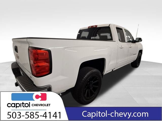 2017 Chevrolet Silverado 1500 LT photo 2