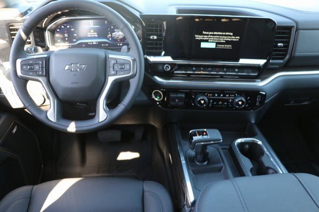 2025 Chevrolet Silverado 1500 RST photo 3