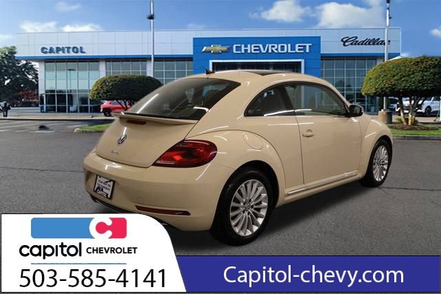 2019 Volkswagen Beetle S photo 2