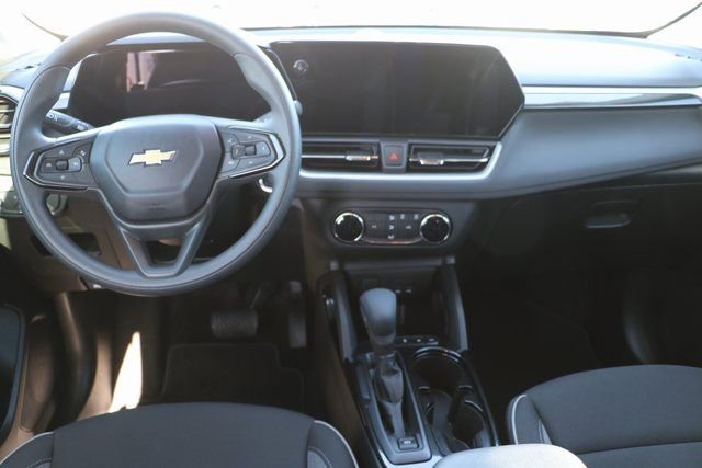 2025 Chevrolet Trailblazer LS photo 3
