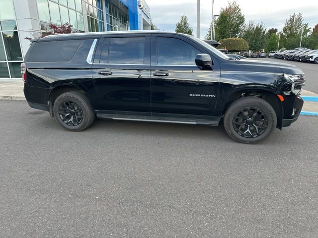 2021 Chevrolet Suburban LT photo 2