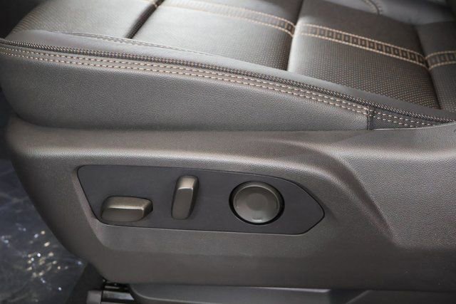 2026 Chevrolet Suburban High Country - Photo 13
