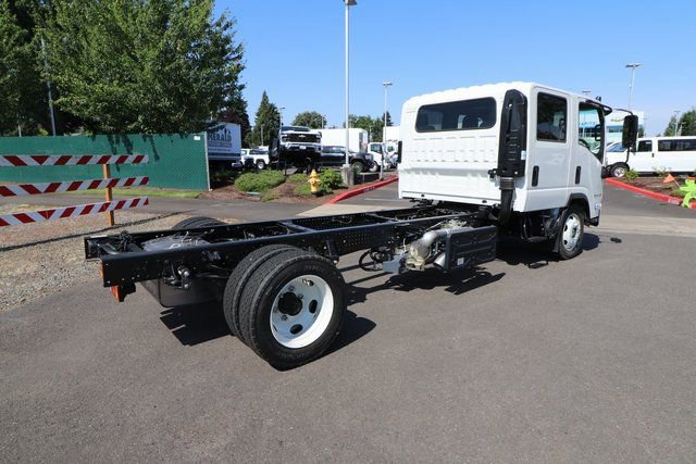2025 Chevrolet Silverado 4500HD photo 2