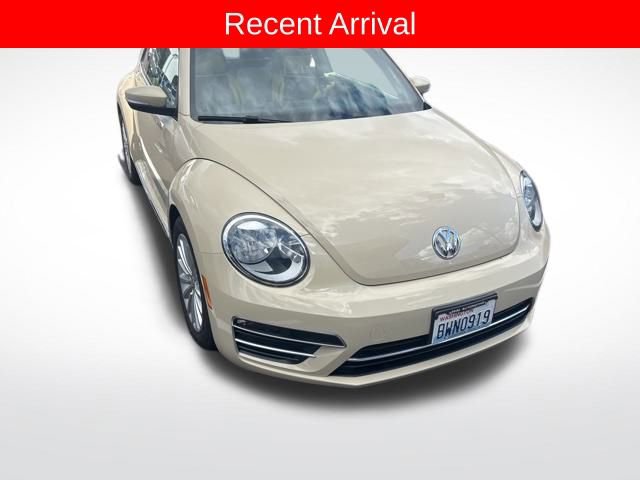 2019 Volkswagen Beetle S photo 2