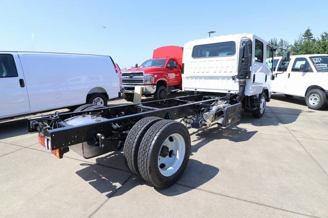 2025 Chevrolet Silverado 4500HD photo 2