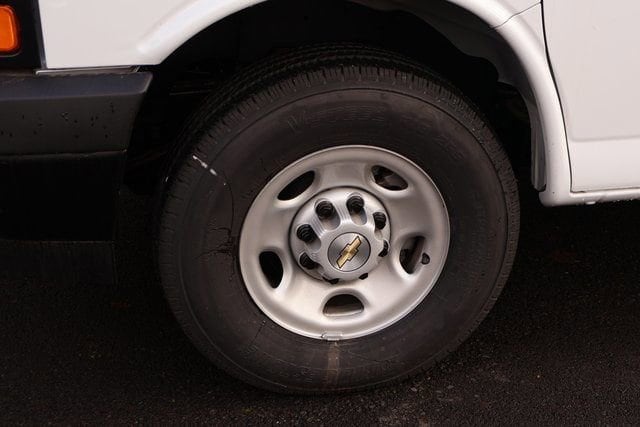 2025 Chevrolet Express Cargo Work Van - Photo 9