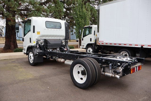 2025 Chevrolet Silverado 4500HD photo 2