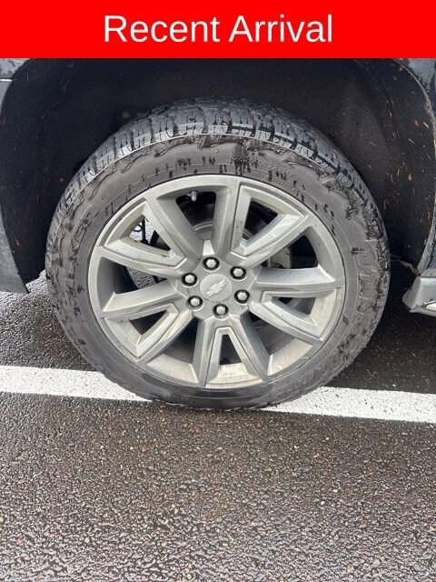 2016 Chevrolet Suburban LTZ photo 3