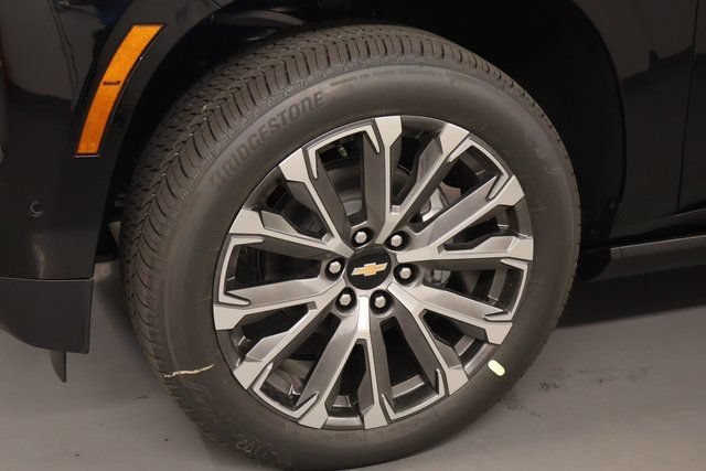 2026 Chevrolet Suburban High Country - Photo 8