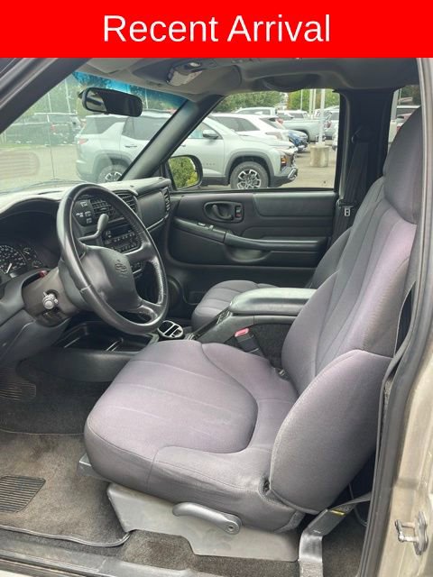 2003 Chevrolet S-10 Pickup photo 2