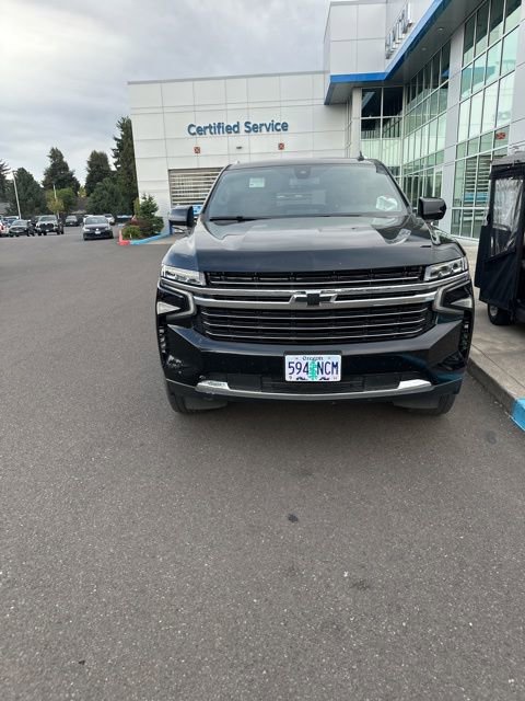 2021 Chevrolet Suburban LT photo 3