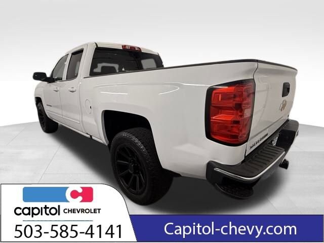 2017 Chevrolet Silverado 1500 LT photo 3
