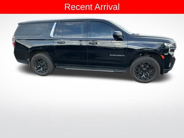 2021 Chevrolet Suburban LT photo 2
