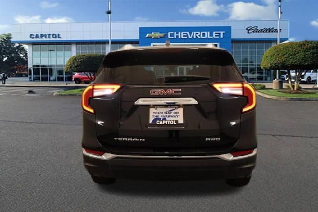 Used 2023 GMC Terrain SLT SUV