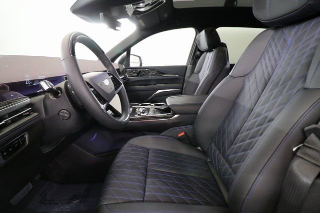 2025 Cadillac Escalade IQ Sport photo 4