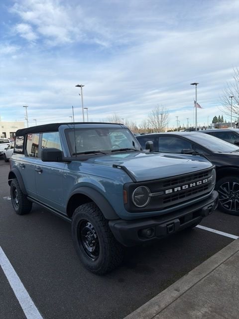 2023 Ford Bronco 4-Door Black Diamond's photo