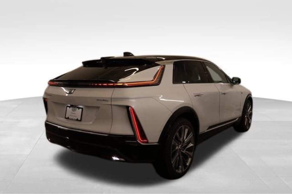 New 2026 CADILLAC LYRIQ Signature Luxury SUV