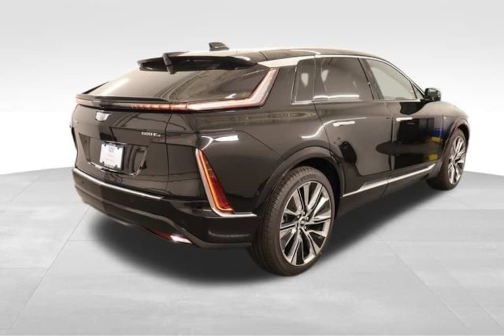 New 2026 CADILLAC LYRIQ Signature Luxury SUV