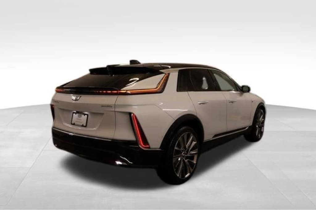 New 2026 CADILLAC LYRIQ Signature Luxury SUV