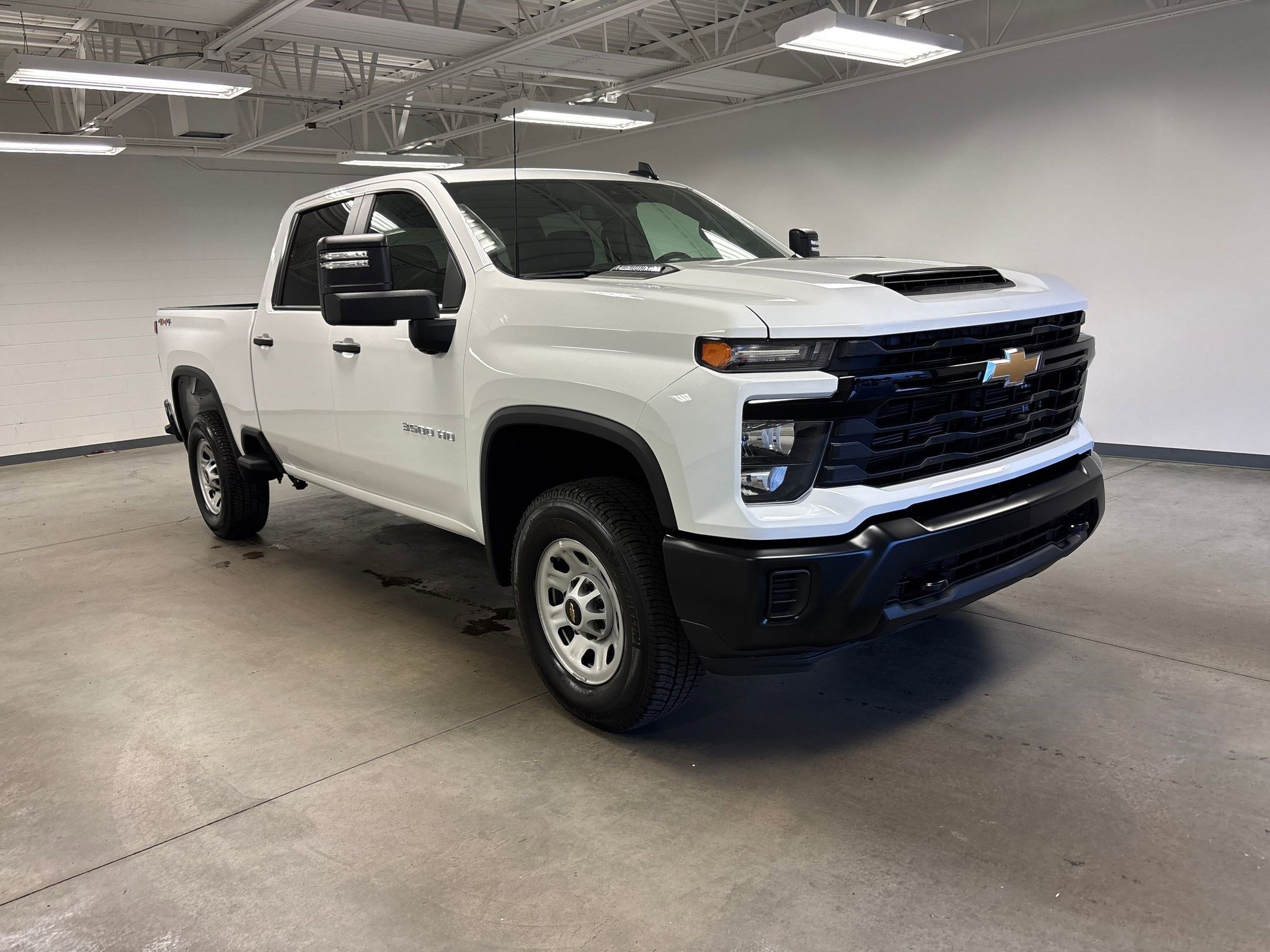 2025 Chevrolet Silverado 3500 HD WT photo 4
