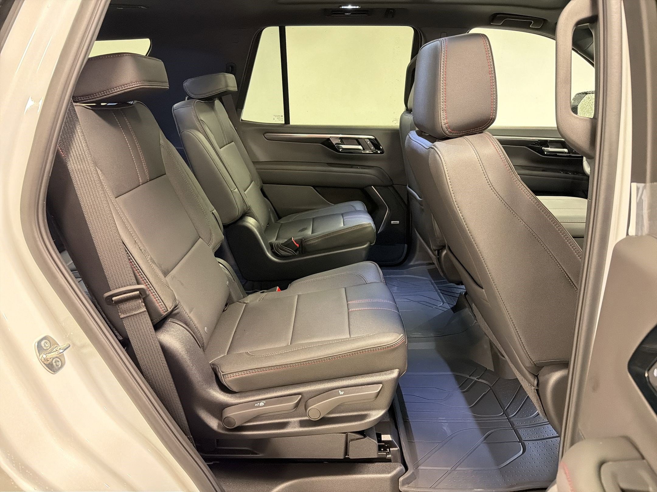 2026 Chevrolet Tahoe RST - Photo 28