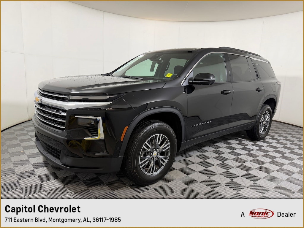 Used 2025 Chevrolet Traverse LT SUV