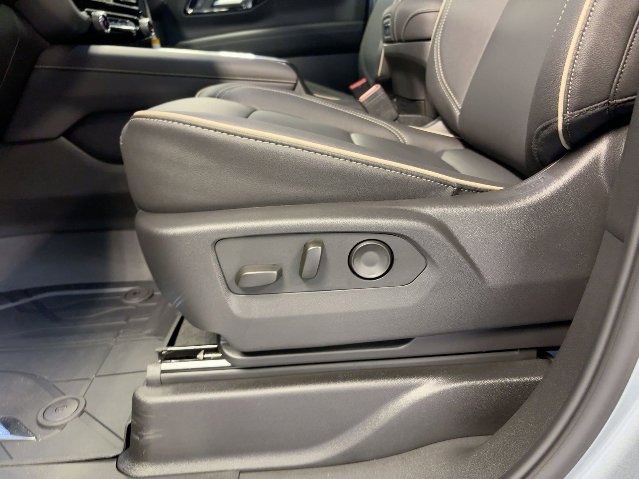 2026 Chevrolet Suburban Premier - Photo 13