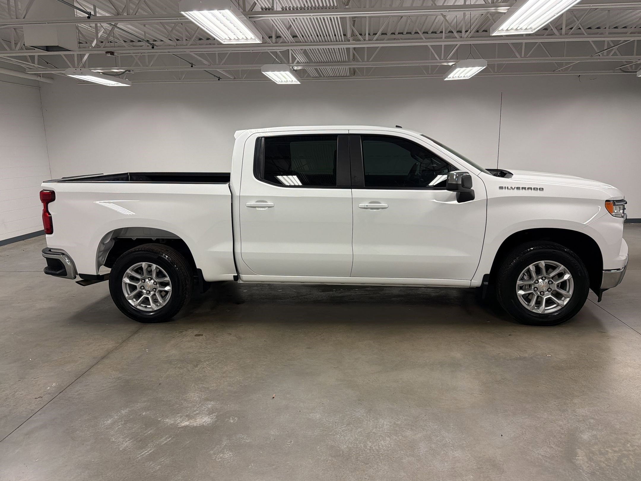 2024 Chevrolet Silverado 1500 LT photo 5