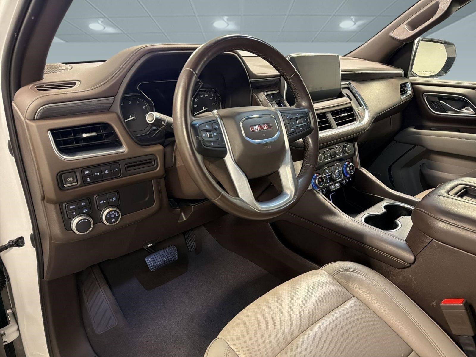 2021 GMC Yukon SLT photo 2