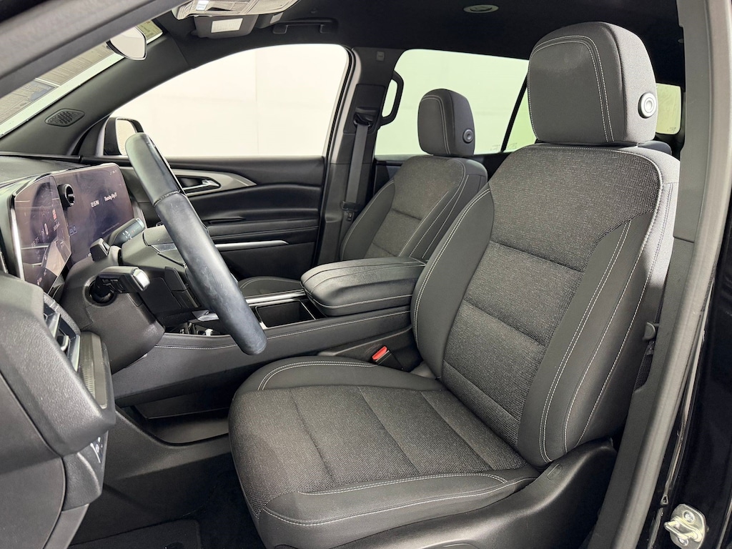 Used 2025 Chevrolet Traverse LT SUV