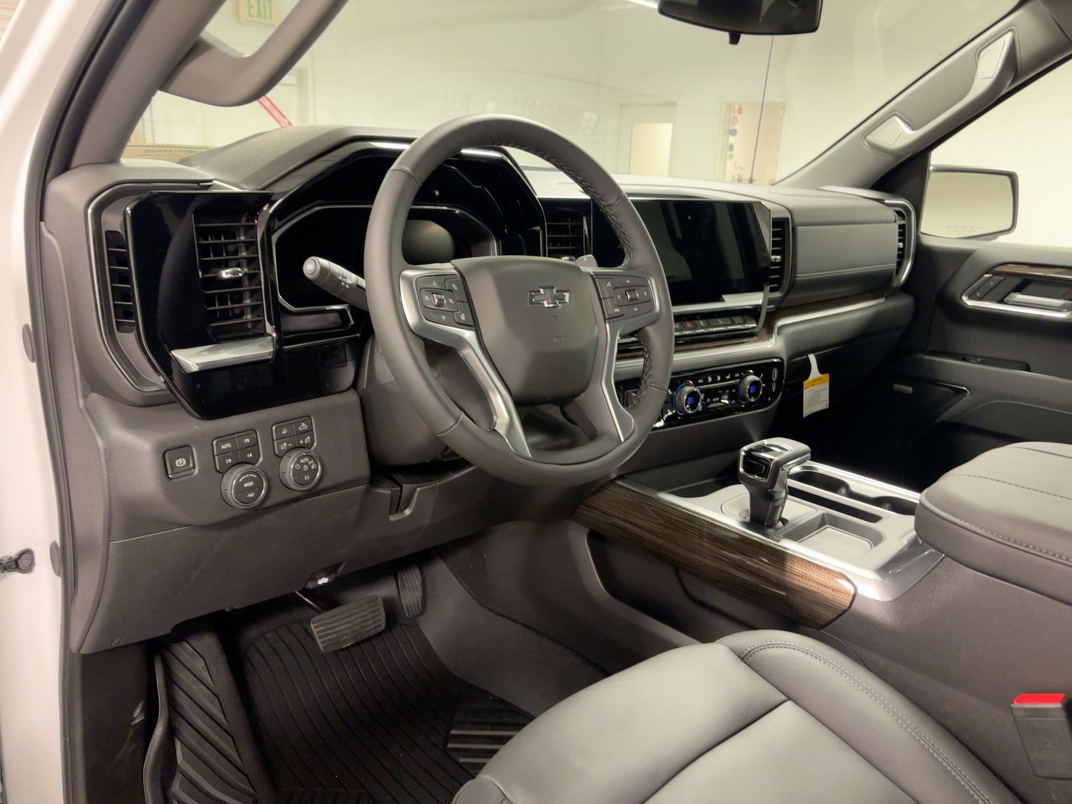 2026 Chevrolet Silverado 1500 LT Trail Boss photo 2