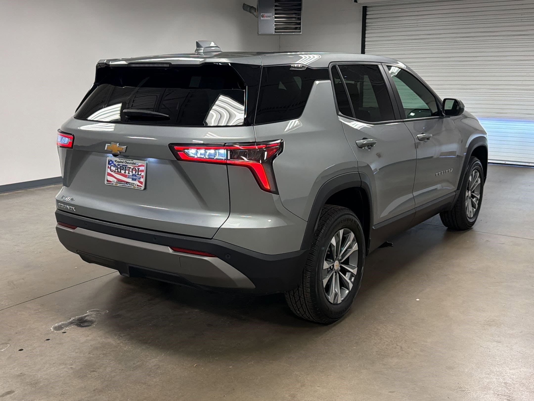 2025 Chevrolet Equinox LT photo 3