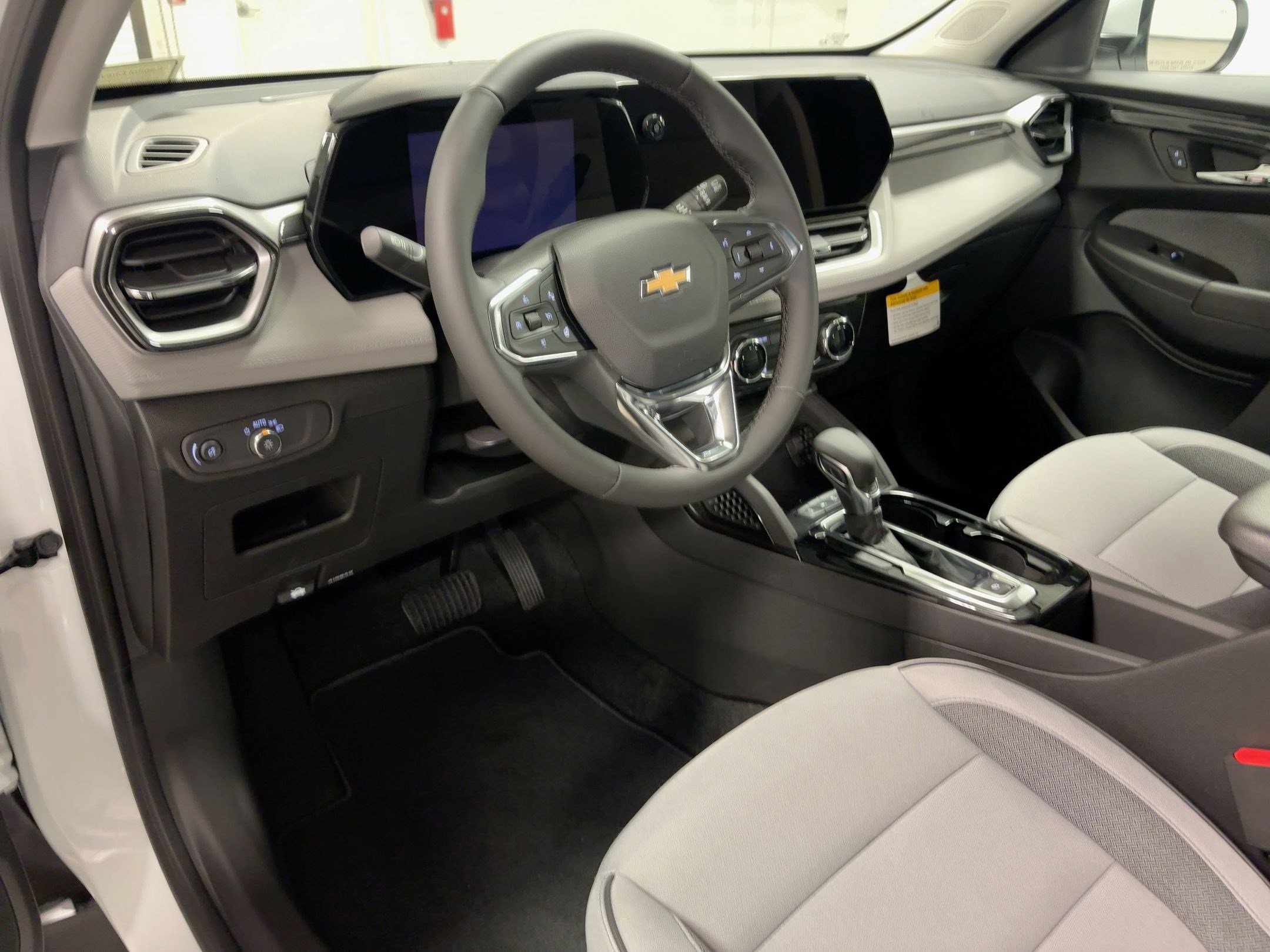 2026 Chevrolet Trailblazer LT photo 2