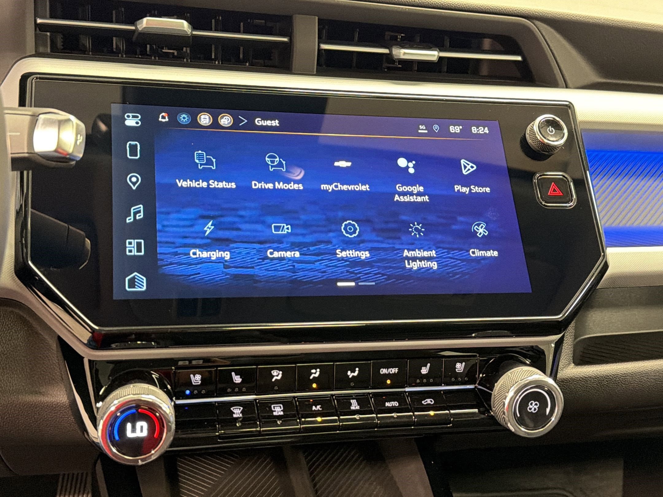 2027 Chevrolet Bolt RS - Photo 24