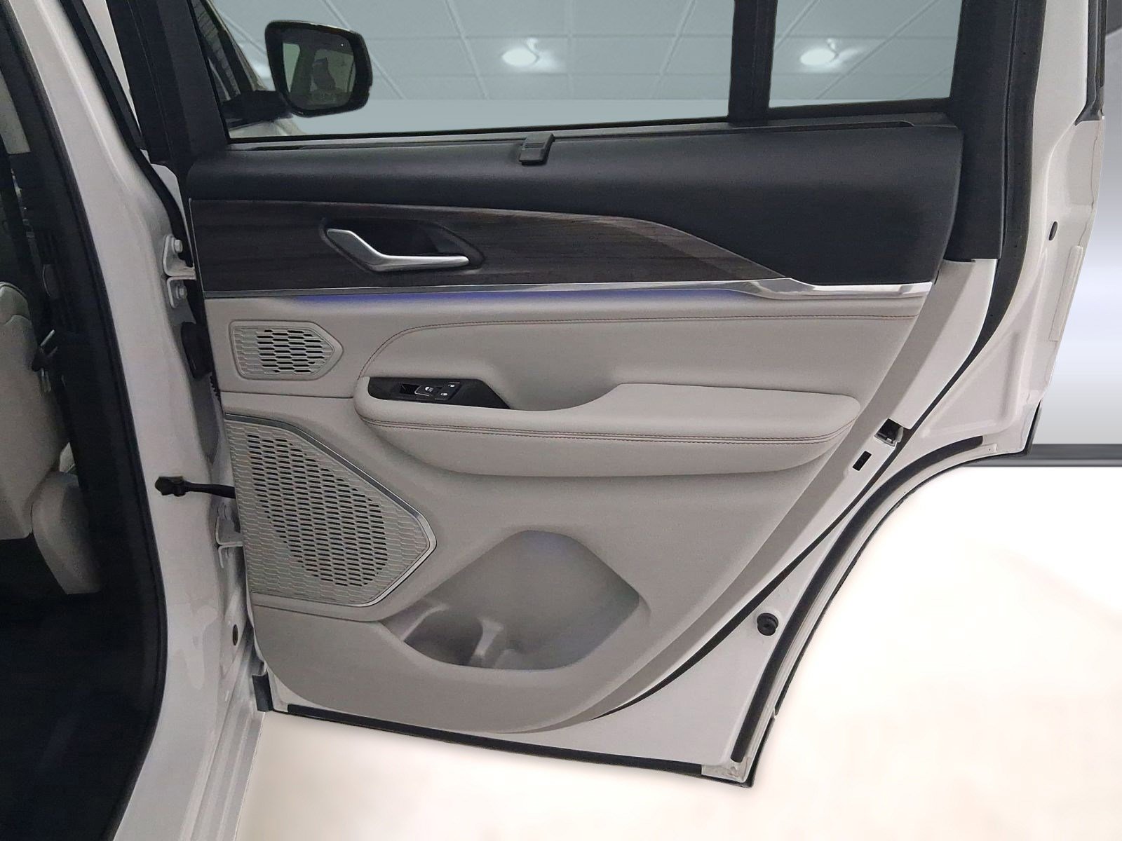 2023 Jeep Grand Cherokee Overland - Photo 33