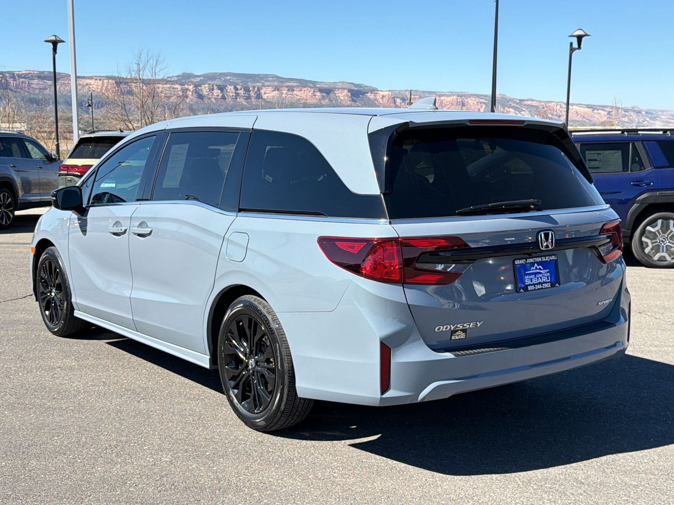 Odyssey Sport-L Minivan