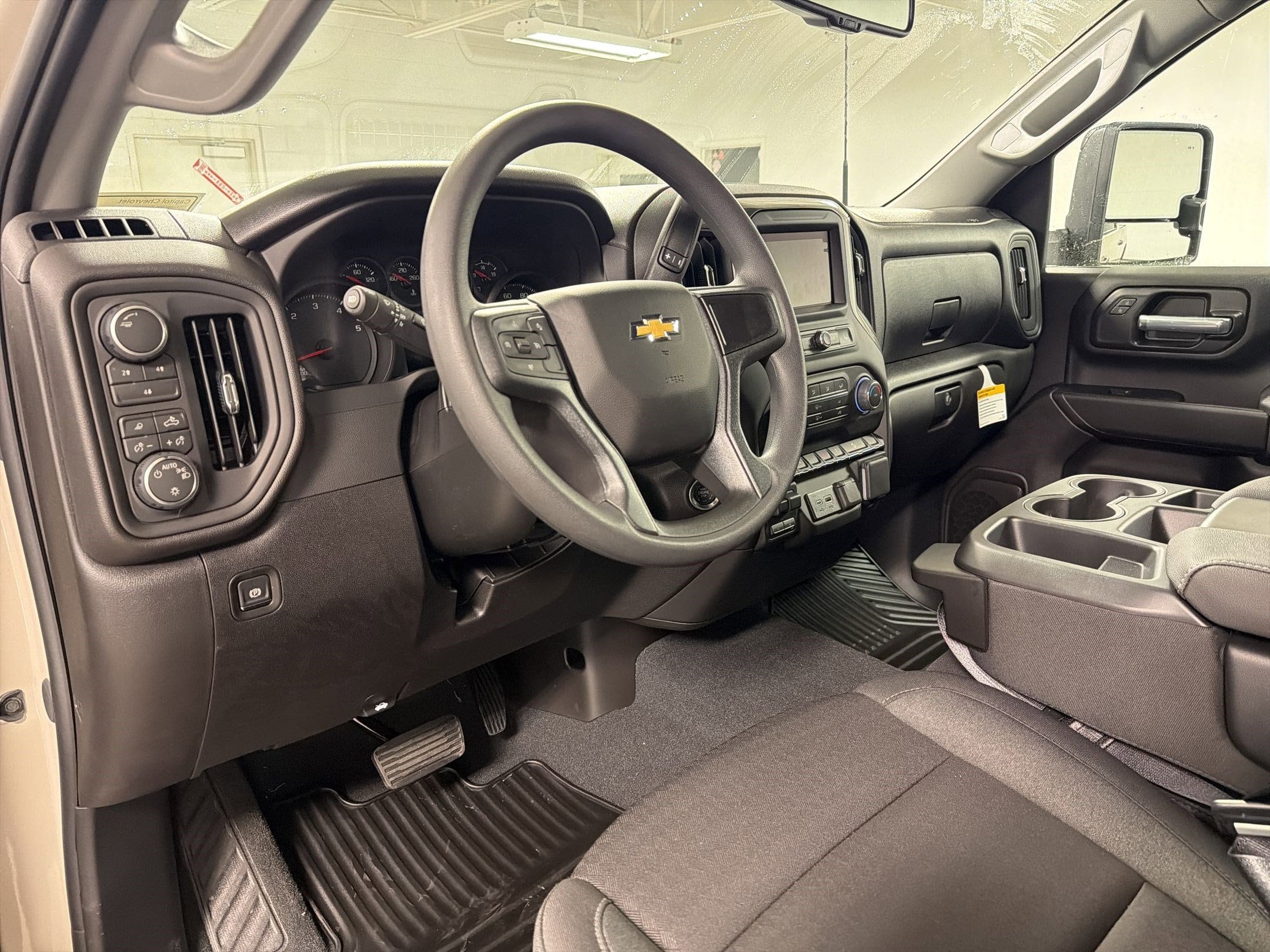 2026 Chevrolet Silverado 2500 HD Custom photo 2