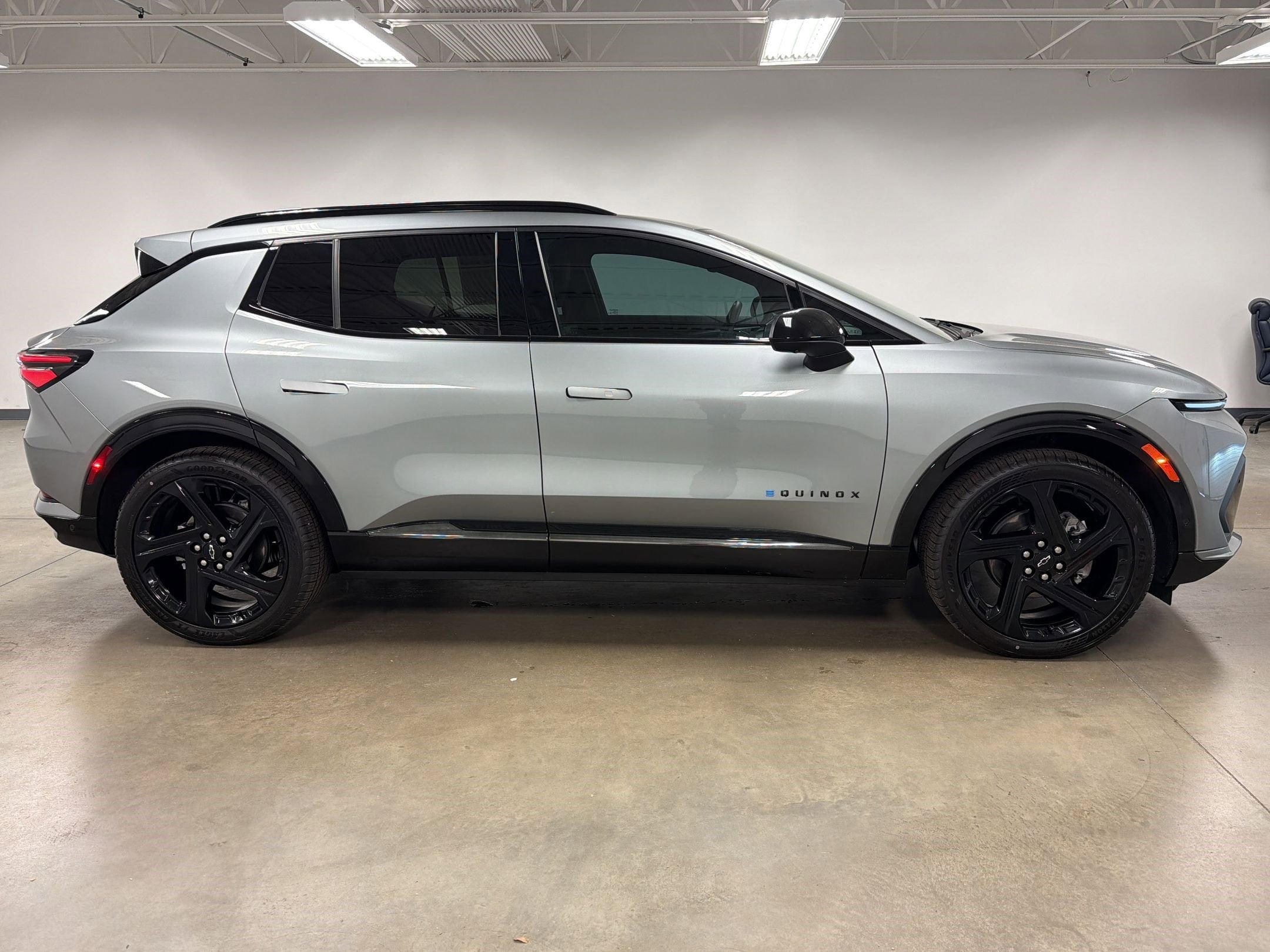 2024 Chevrolet Equinox EV RS photo 6