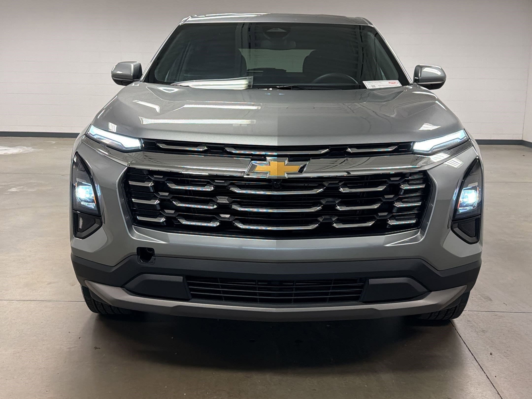 2025 Chevrolet Equinox LT photo 4